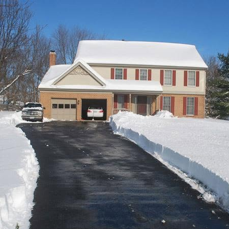 Snow cleared driveway for Justin's Lawn Service snow removal
